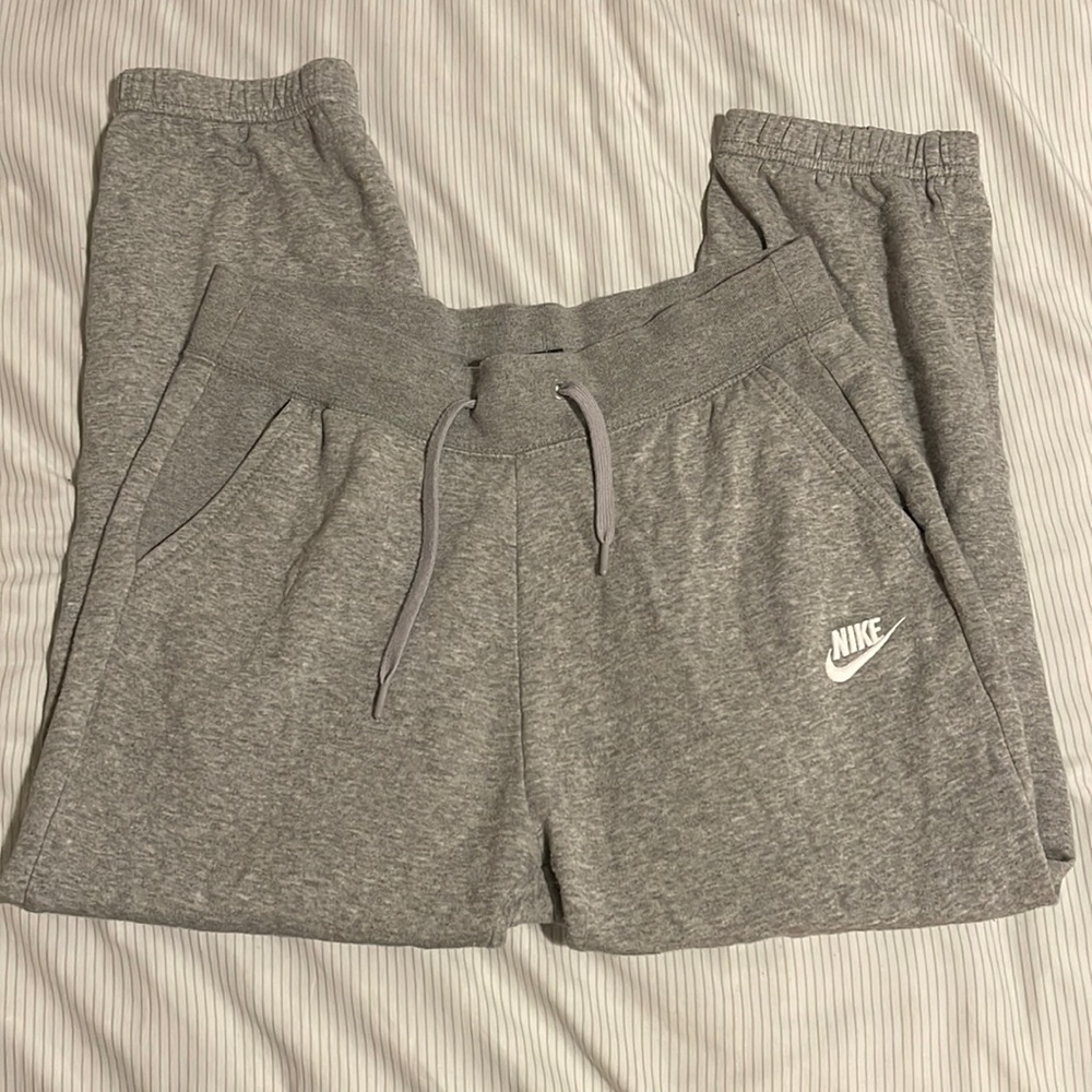 Gray Nike Joggers with pockets